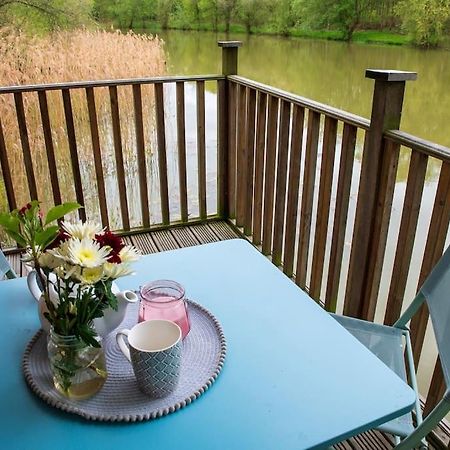 Lakeside Cabin On Stilts- 'Kingfisher' Rous Lench Exterior foto